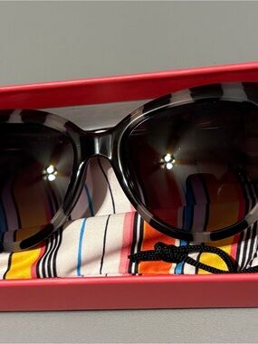 Women's Black Tortoiseshell Rounded Sunglasses - Sleek Sun Protection